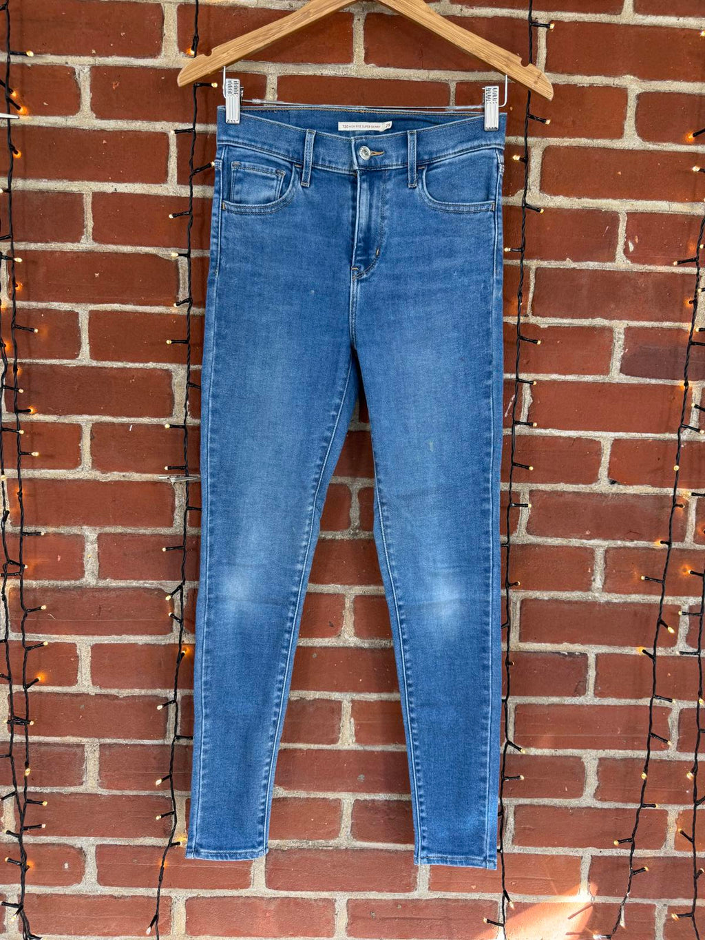 Levi’s 720 High Rise Super Skinny Jeans – Mid Blue (W25 L28)