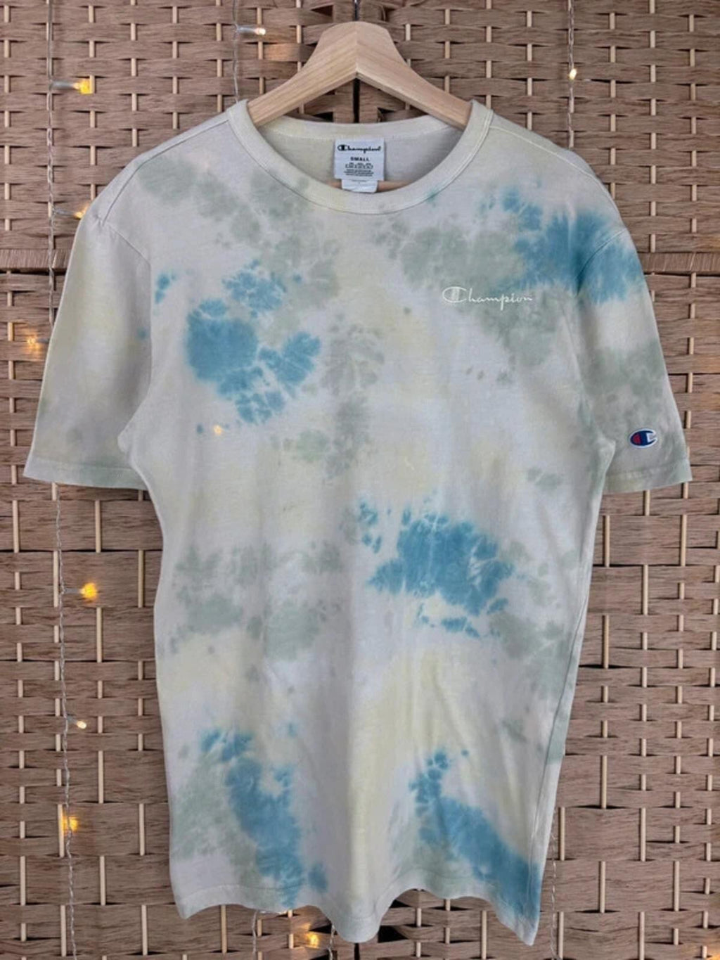 Champion tie dye tee 🌊💙