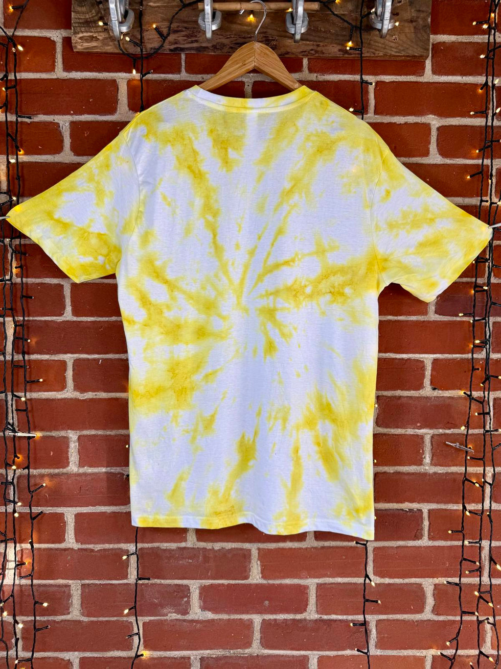 Hand Made Yellow and White Tie-Dye Short Sleeve T-Shirt - Size XL