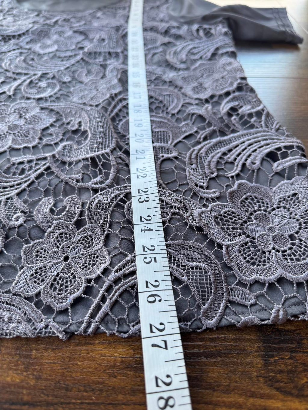 Elegant Lace Detail Top - Size [18] - Perfect for Any Occasion