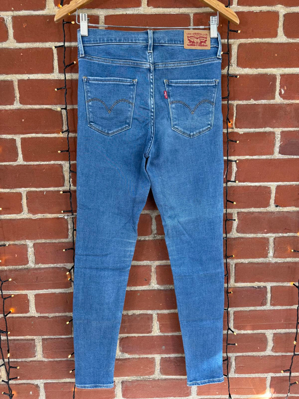 Levi’s 720 High Rise Super Skinny Jeans – Mid Blue (W25 L28)