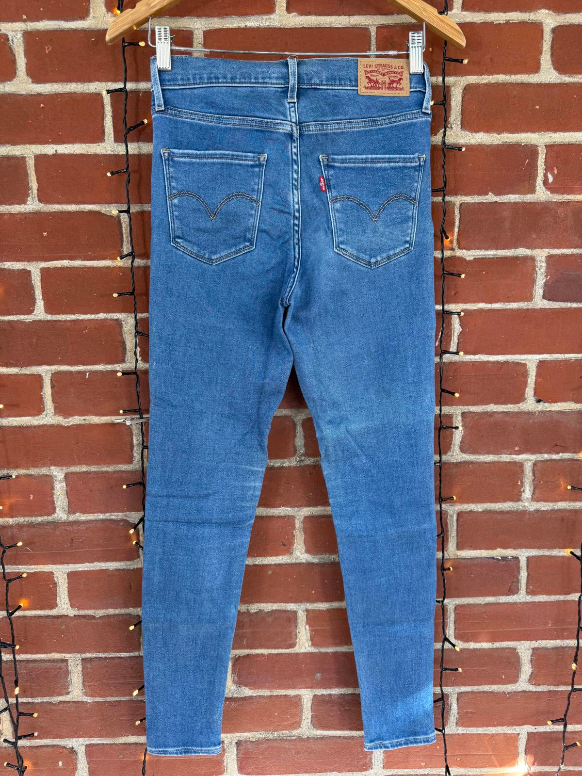 Levi’s 720 High Rise Super Skinny Jeans – Mid Blue (W25 L28)