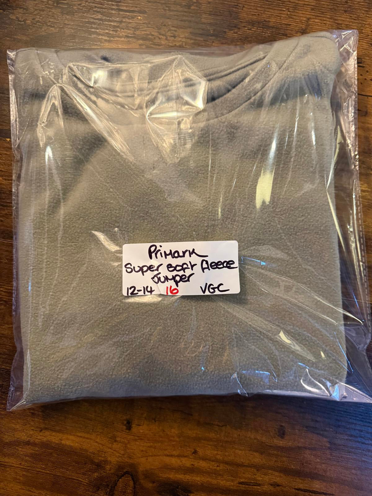 Primark Cares Light Khaki Super Soft Fleece Jumper – Size L (UK 14/16) NUM16