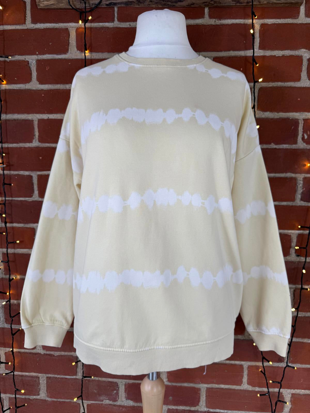 Chic Tie-Dye Graphic Sweatshirt - UK Size 12/14                          NUM36