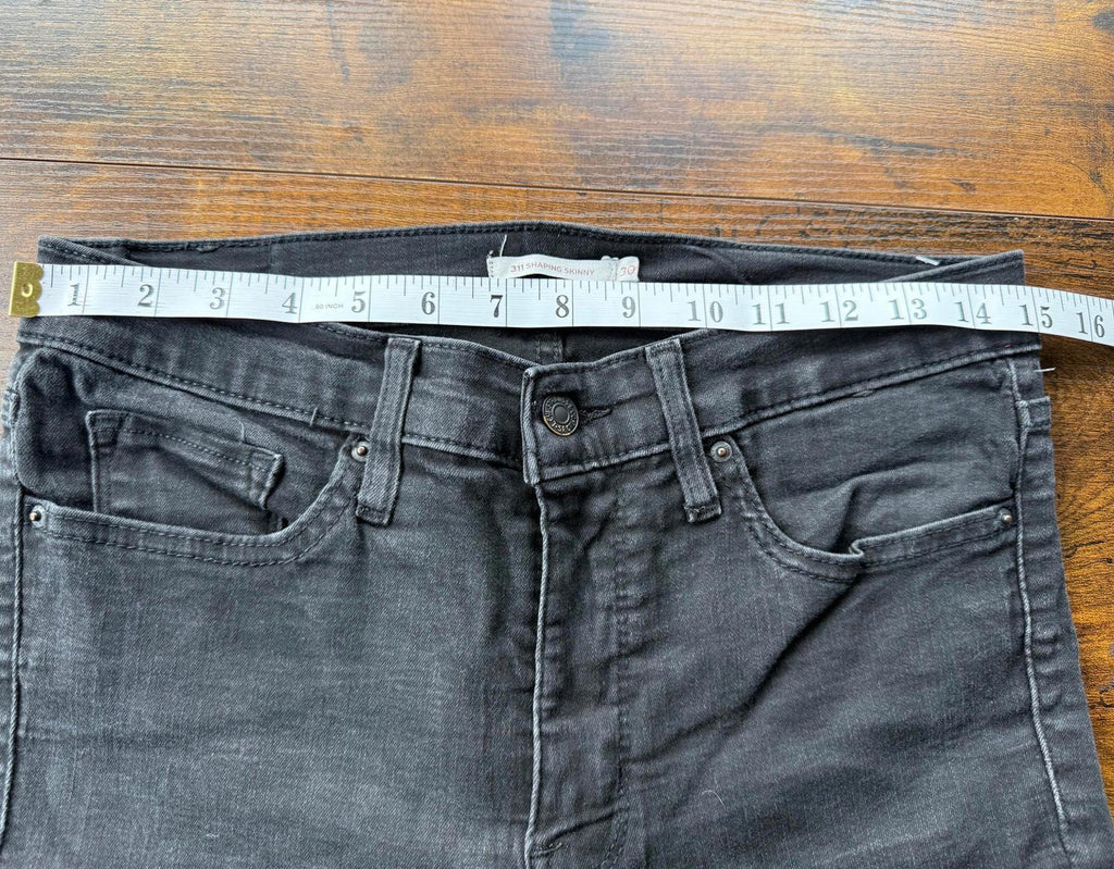 Levi’s Water<Less Black Jeans – W30 L30 (US 10 / UK 12)