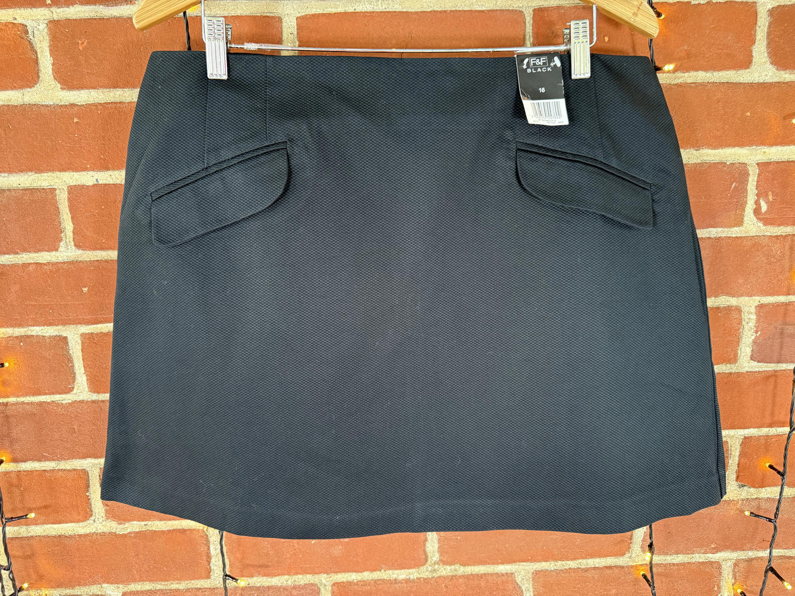 Chic Black Women’s Skirt With Pockets - Size 16