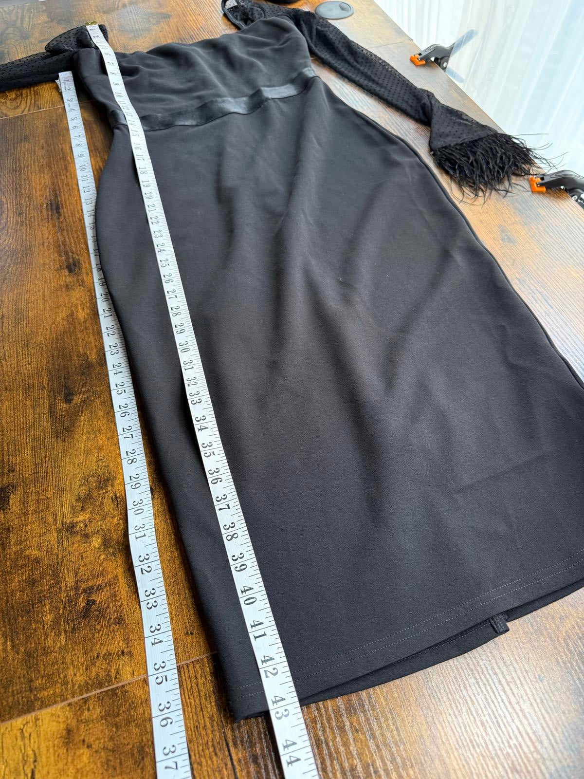 Goddiva Black Feather sleeve Midi Dress - Size 8  🖤    sku474