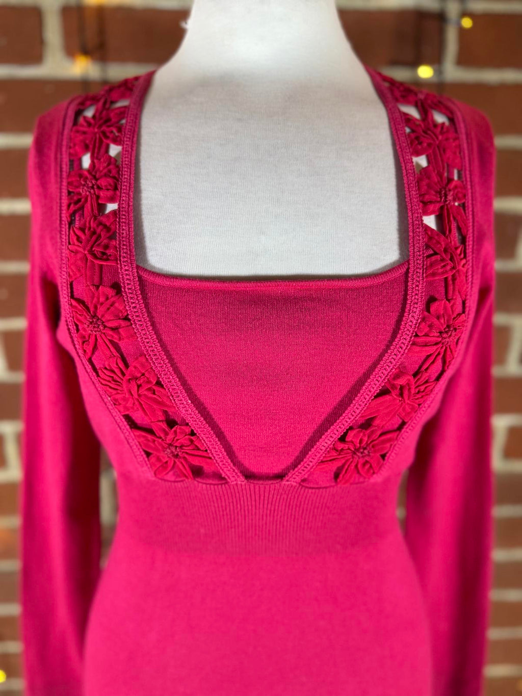 Coast Red Floral Trim Deep V Knit Top – Size 10 (Viscose Blend) NUM11