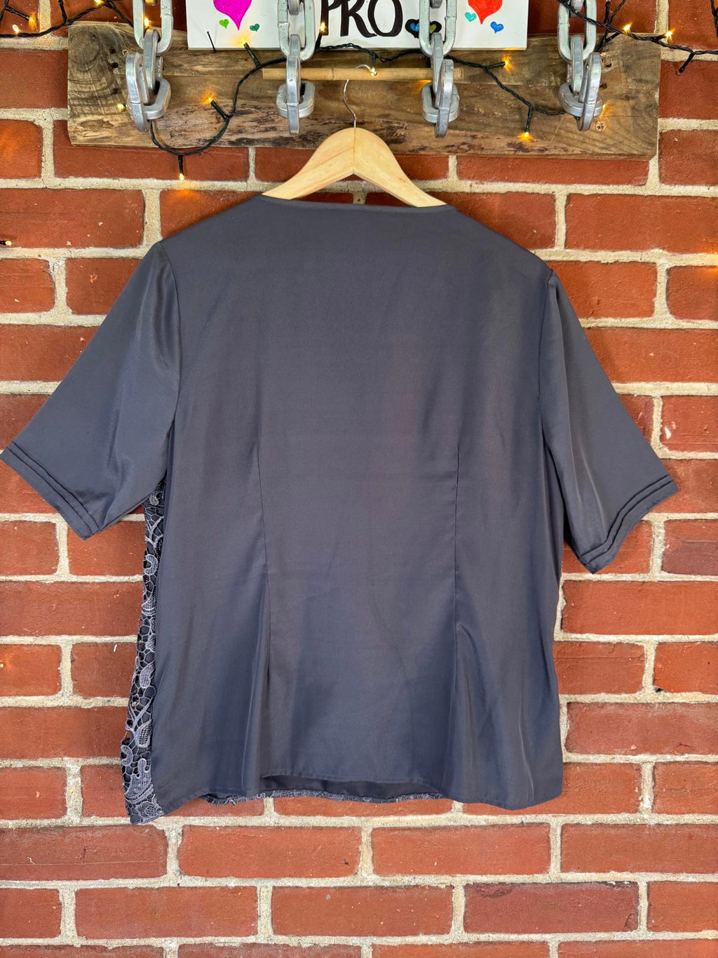 Elegant Lace Detail Top - Size [18] - Perfect for Any Occasion