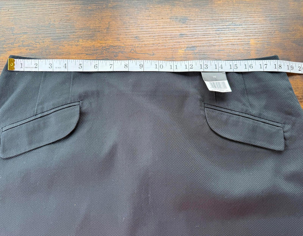 Chic Black Women’s Skirt With Pockets - Size 16