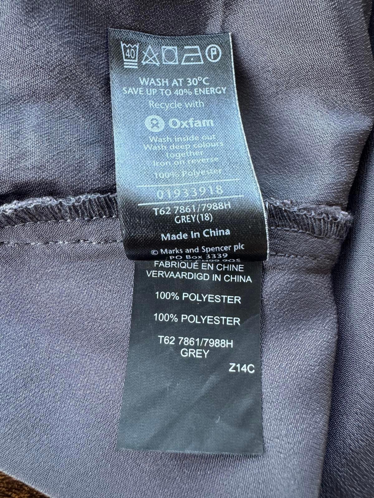 Elegant Lace Detail Top - Size [18] - Perfect for Any Occasion