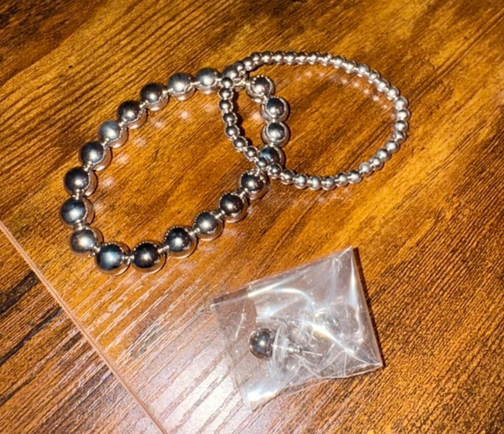 Stylish Carlo Gioielliere Silver Bracelets & Earrings Set with Box