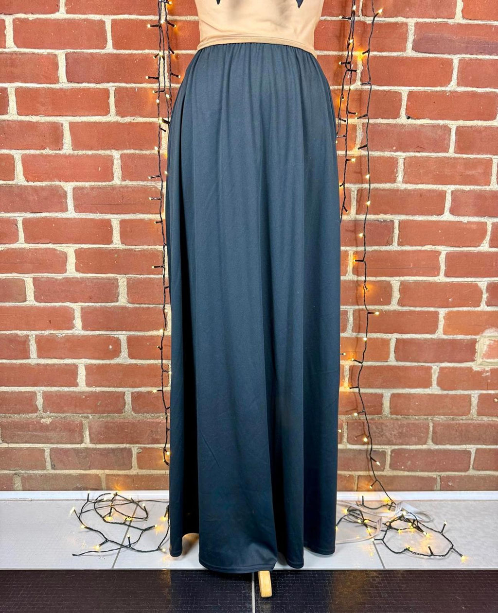 Black Maxi Skirt Elastic Waist Flowing UK 6-8 US 2-4 BNWT     sku427