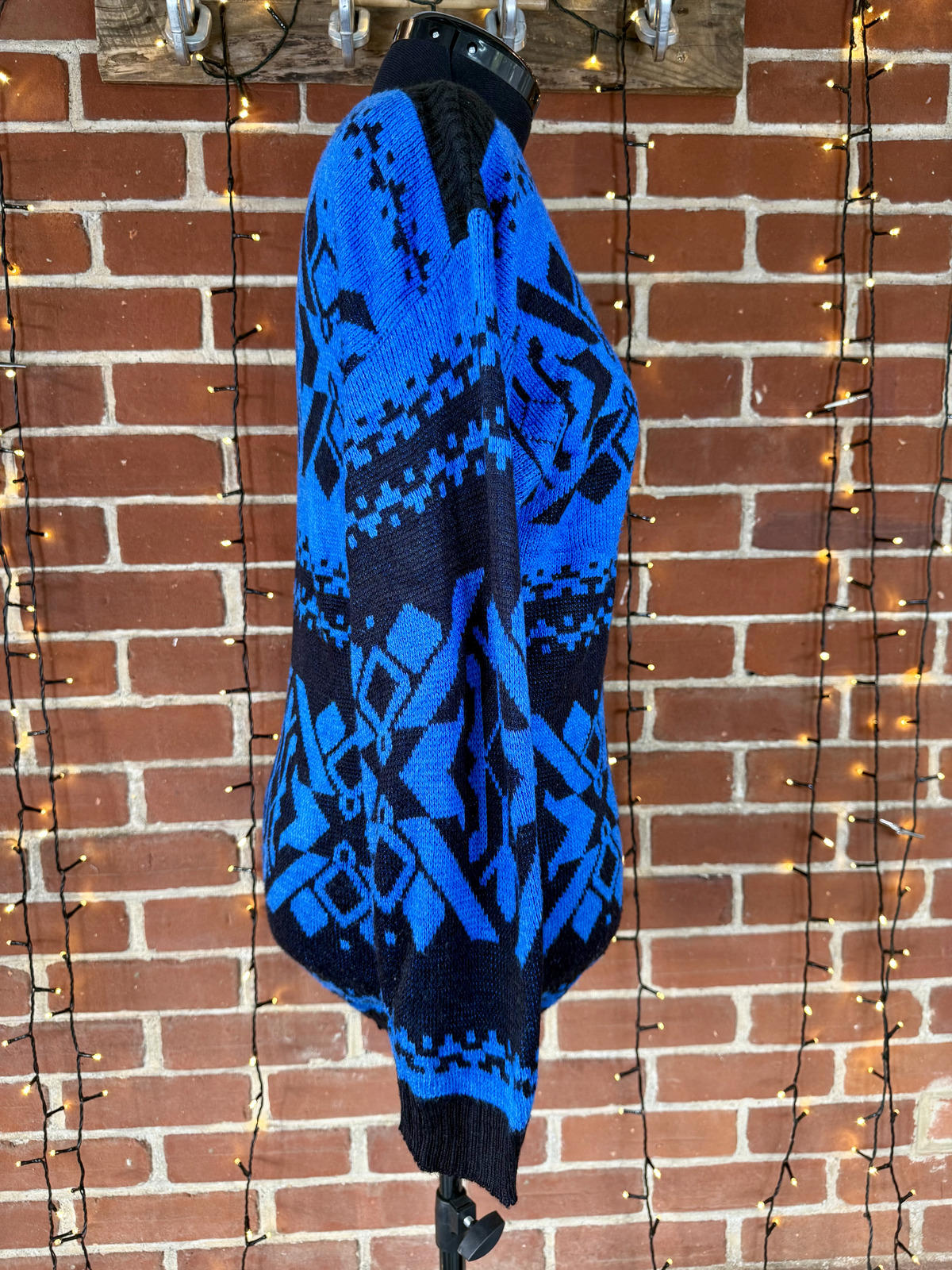 Vintage 80s/90s McGregor USA Knit Sweater – Blue & Black Aztec Pattern – Size XL