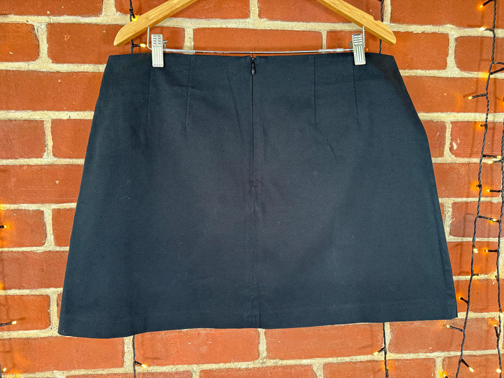 Chic Black Women’s Skirt With Pockets - Size 16