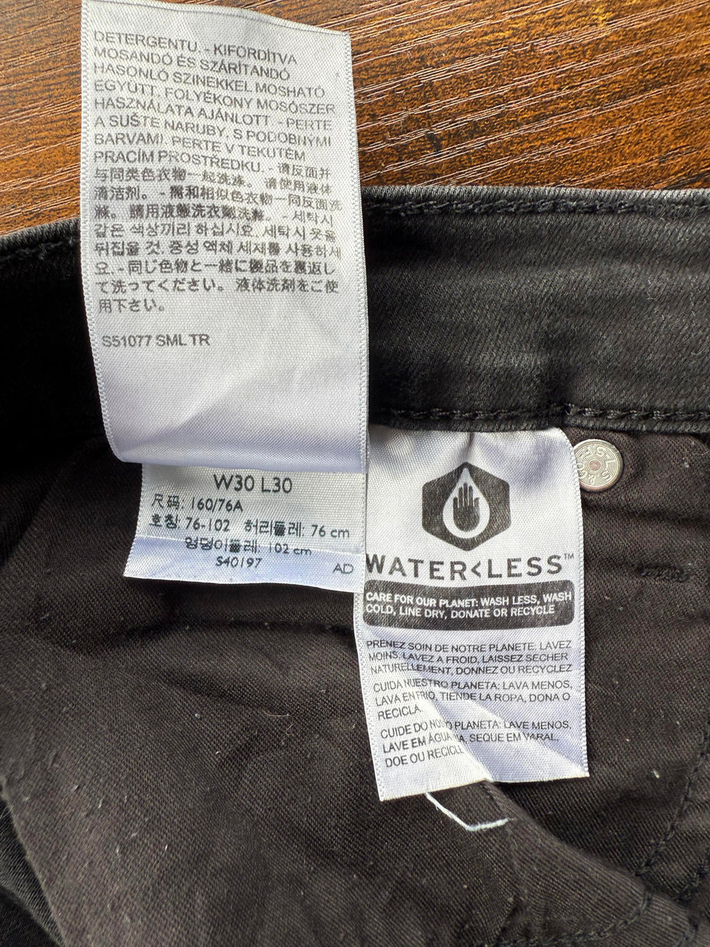 Levi’s Water<Less Black Jeans – W30 L30 (US 10 / UK 12)