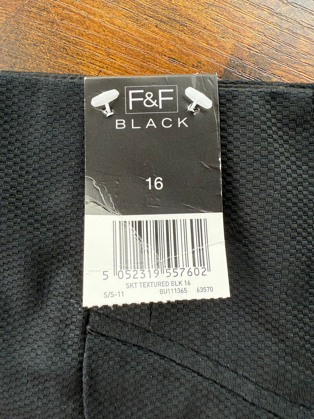 Chic Black Women’s Skirt With Pockets - Size 16
