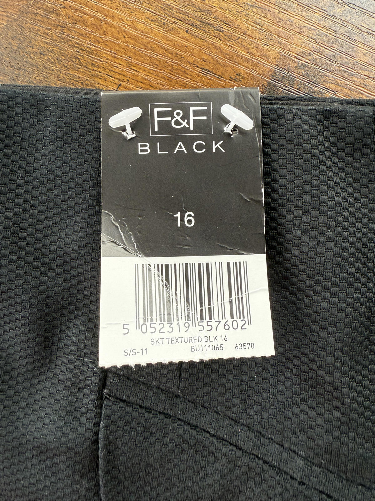 Chic Black Women’s Skirt With Pockets - Size 16